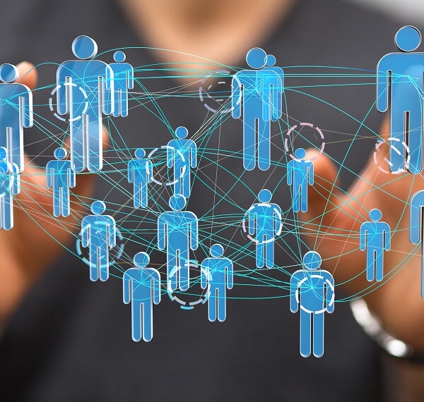 rede de silhuetas azuis conectadas