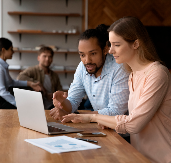 Validar detalhes bancários da conta – grupo trabalhando em um problema