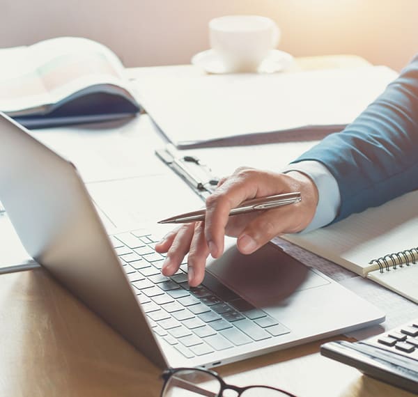 Estudo de caso de detecção de contas de "mulas financeiras"